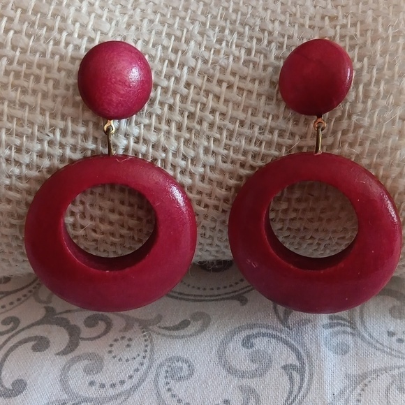 Vintage Red Dangle Circle Earrings - Picture 5 of 5